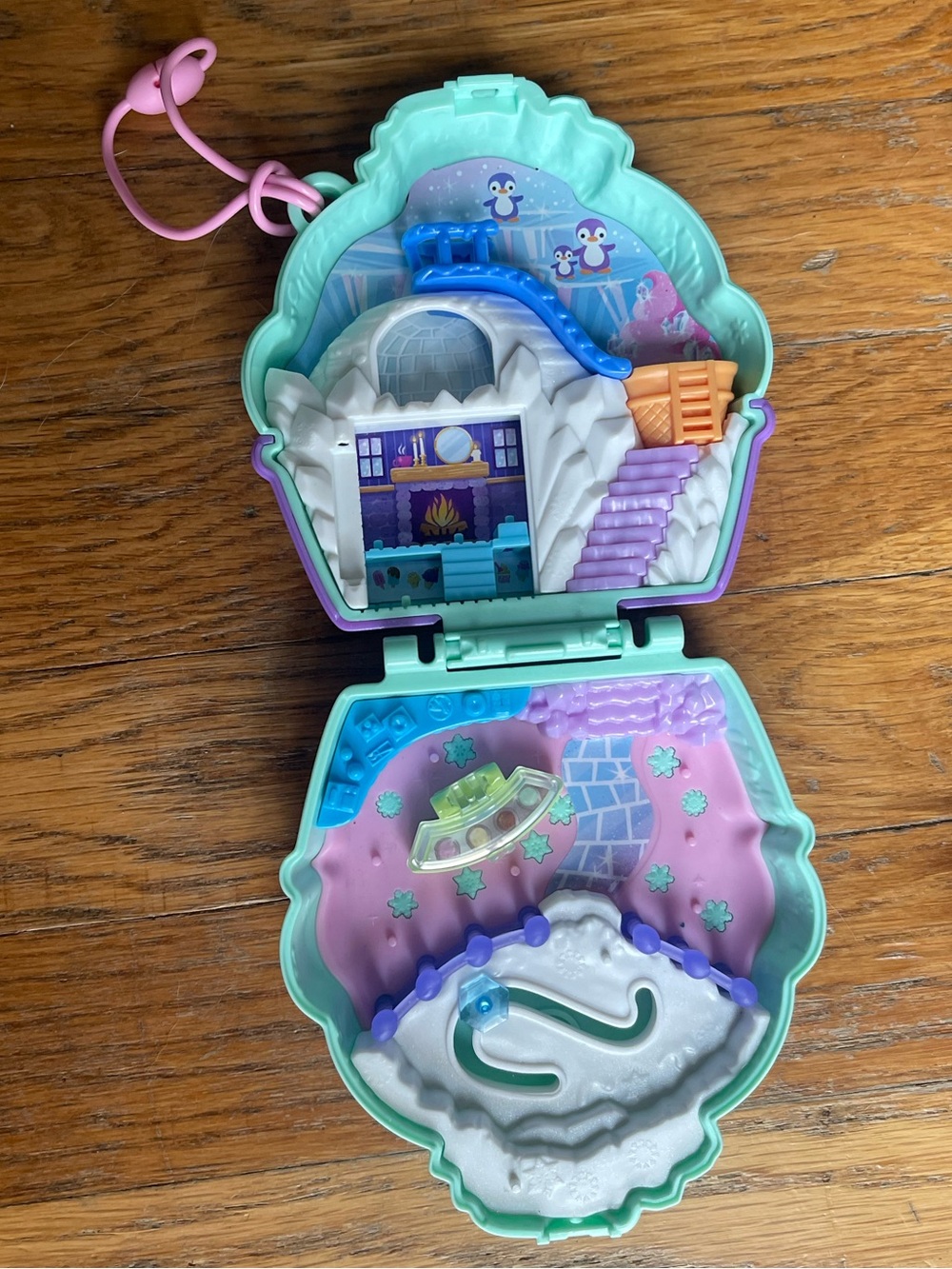 Polly Pocket Snow Sweet Penguin Compact